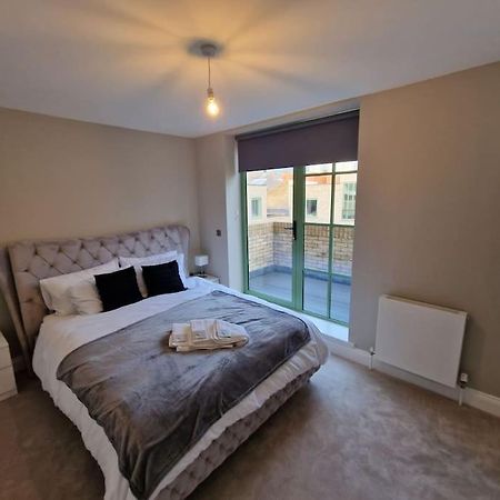 エドモントン Stunning Newbuilt 3 Bed House Sleeps 9ヴィラ エクステリア 写真