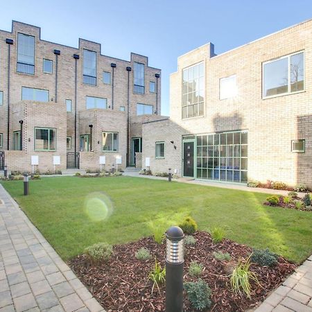 エドモントン Stunning Newbuilt 3 Bed House Sleeps 9ヴィラ エクステリア 写真