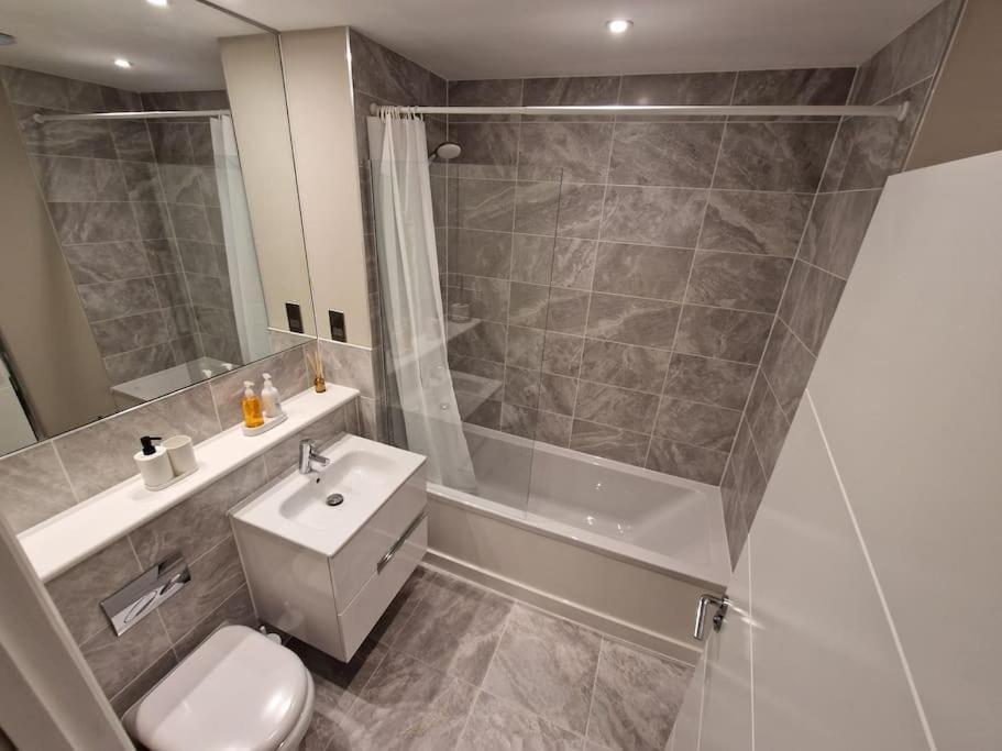 エドモントン Stunning Newbuilt 3 Bed House Sleeps 9ヴィラ エクステリア 写真