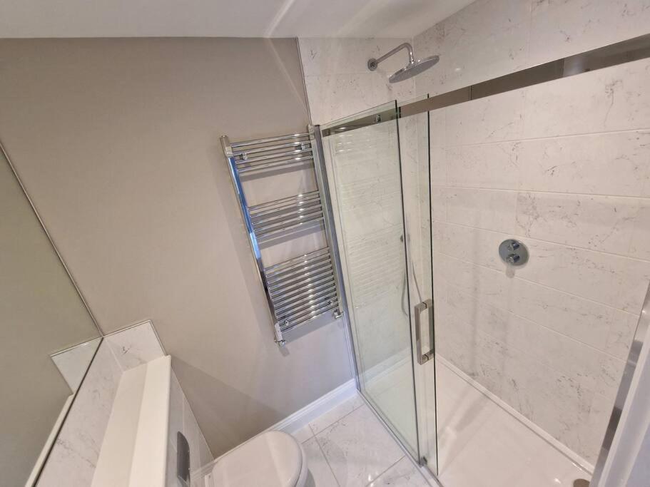 エドモントン Stunning Newbuilt 3 Bed House Sleeps 9ヴィラ エクステリア 写真