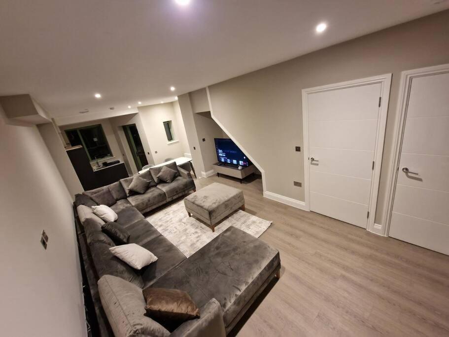 エドモントン Stunning Newbuilt 3 Bed House Sleeps 9ヴィラ エクステリア 写真
