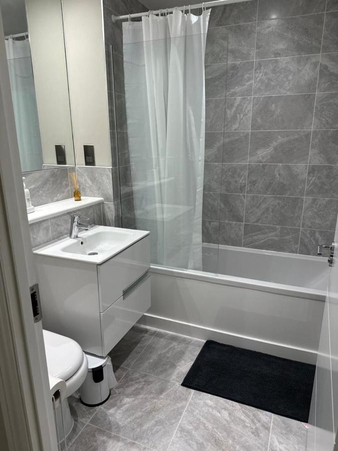 エドモントン Stunning Newbuilt 3 Bed House Sleeps 9ヴィラ エクステリア 写真